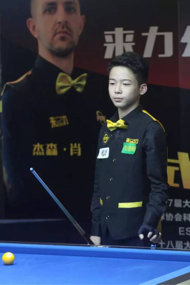 首场红土比